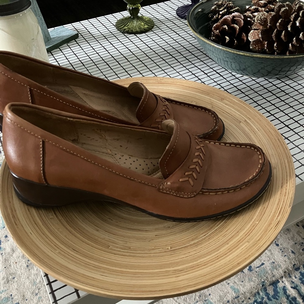 Naturalizer Tan Loafers - Picture 2 of 5